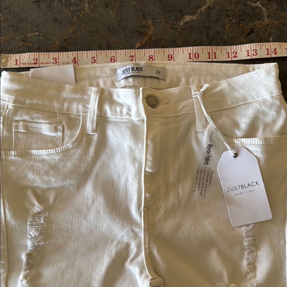 Stylish White Distressed Women Jeans